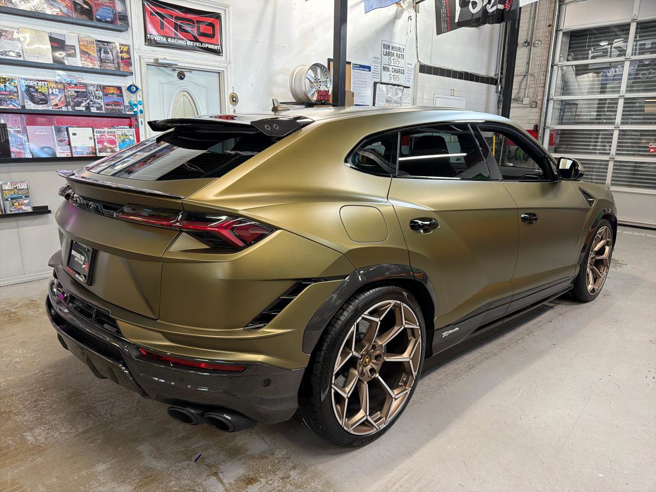 Used 2024 Lamborghini Urus Performante AWD/4WD image 5