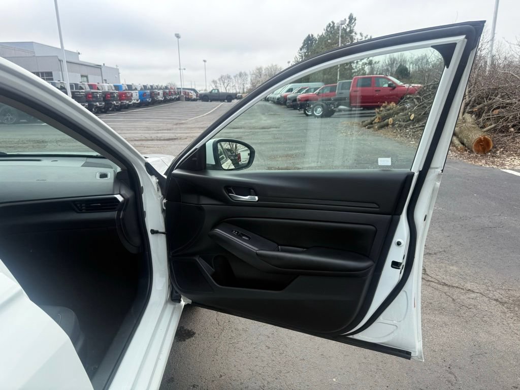 Used 2022 Nissan Altima 2.5 AWD/4WD image 38