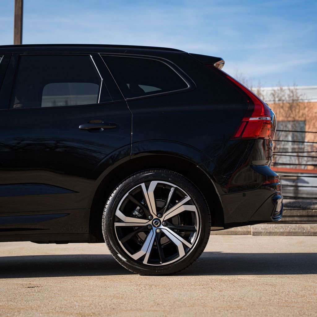 Certified 2025 Volvo XC60 B5 Ultra w/ Protection Package Premier AWD/4WD image 4