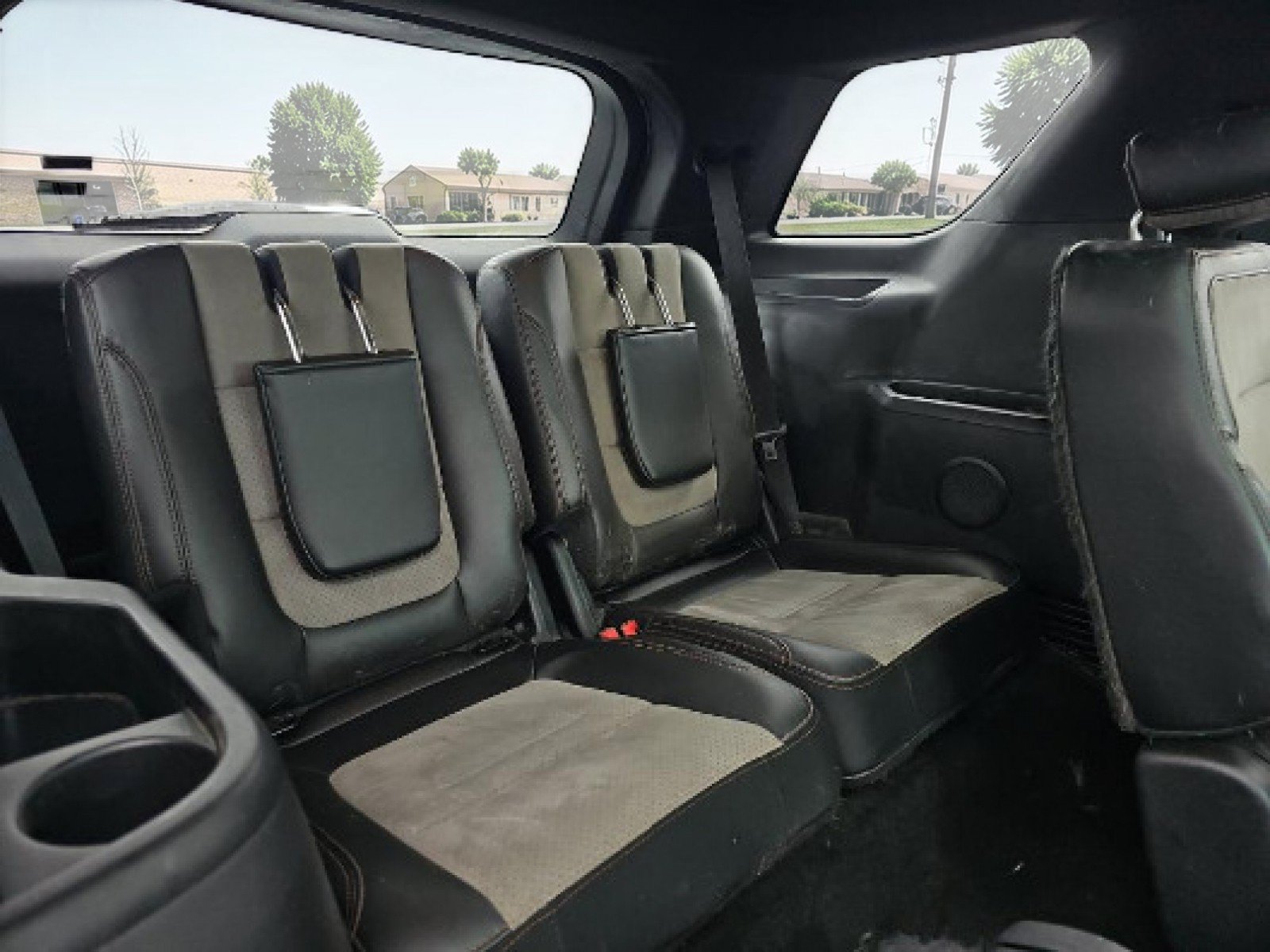 Used 2017 Ford Explorer XLT w/ Equipment Group 202A AWD/4WD image 12