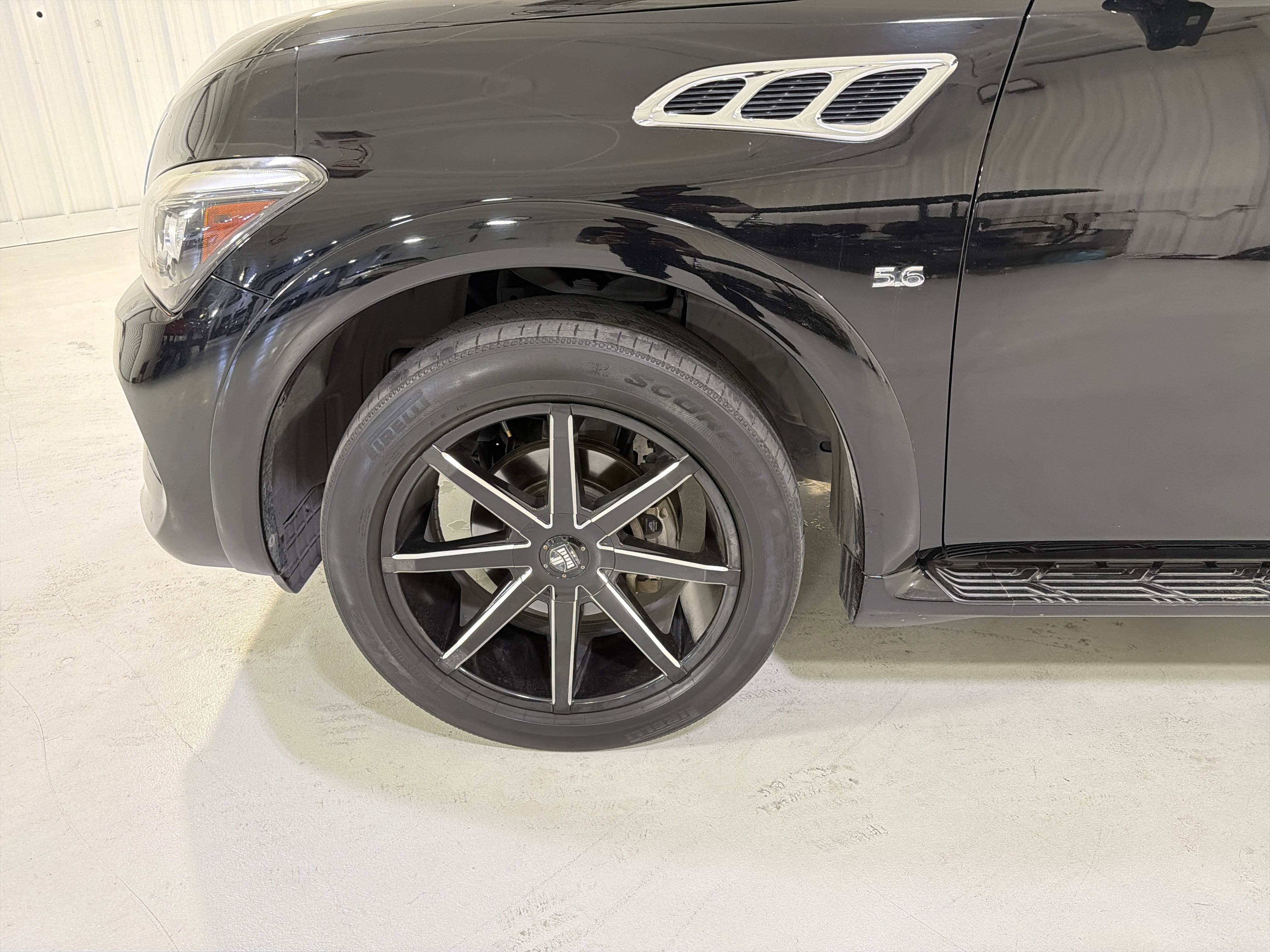 Used 2017 INFINITI QX80 2WD w/ Driver Assistance Package image 9
