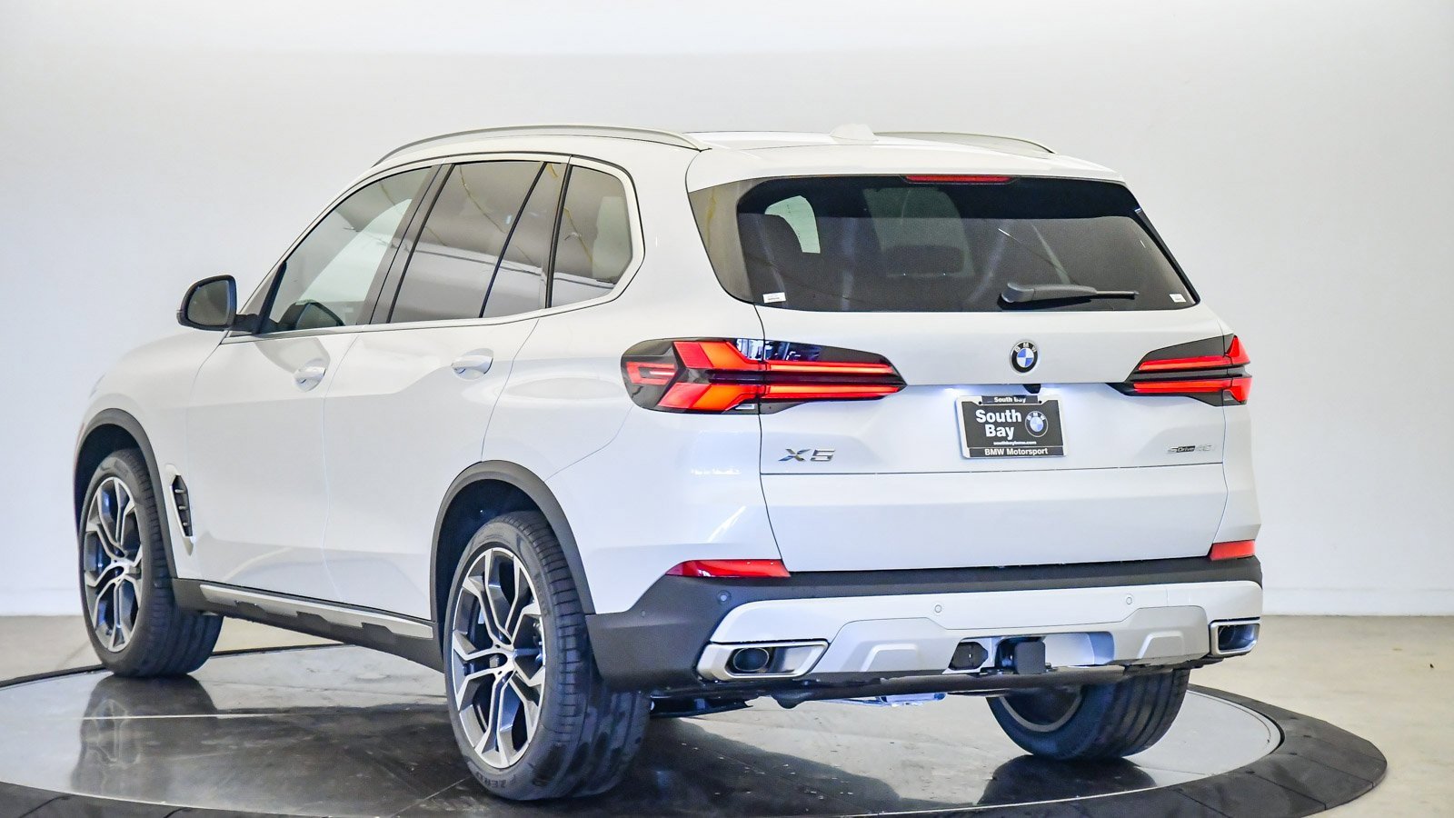 New 2026 BMW X5 sDrive40i w/ Premium Package image 2