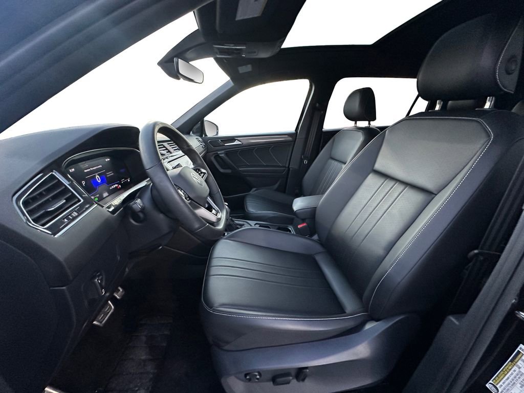 Used 2024 Volkswagen Tiguan SE R-Line image 9