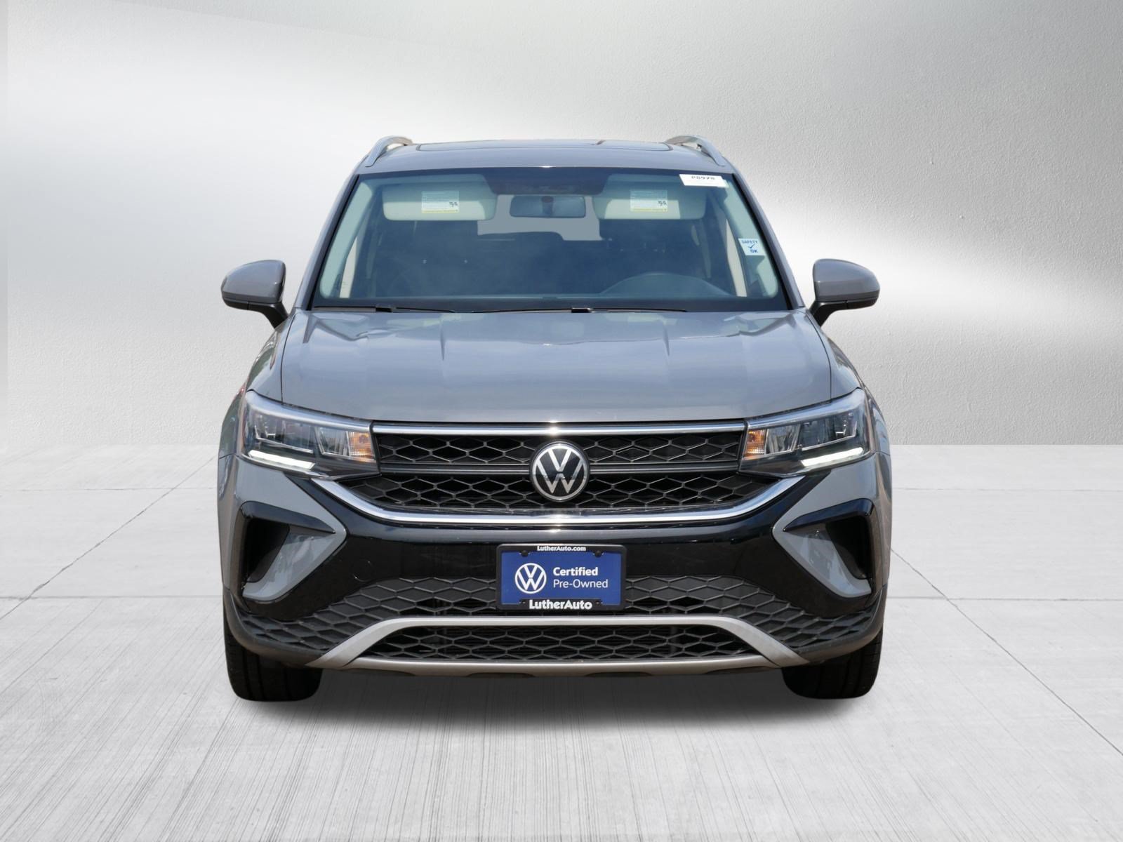 Certified 2022 Volkswagen Taos SE w/ Panoramic Sunroof Package AWD/4WD image 2