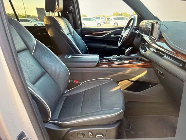Used 2022 Cadillac Escalade Premium Luxury w/ Performance Package image 17