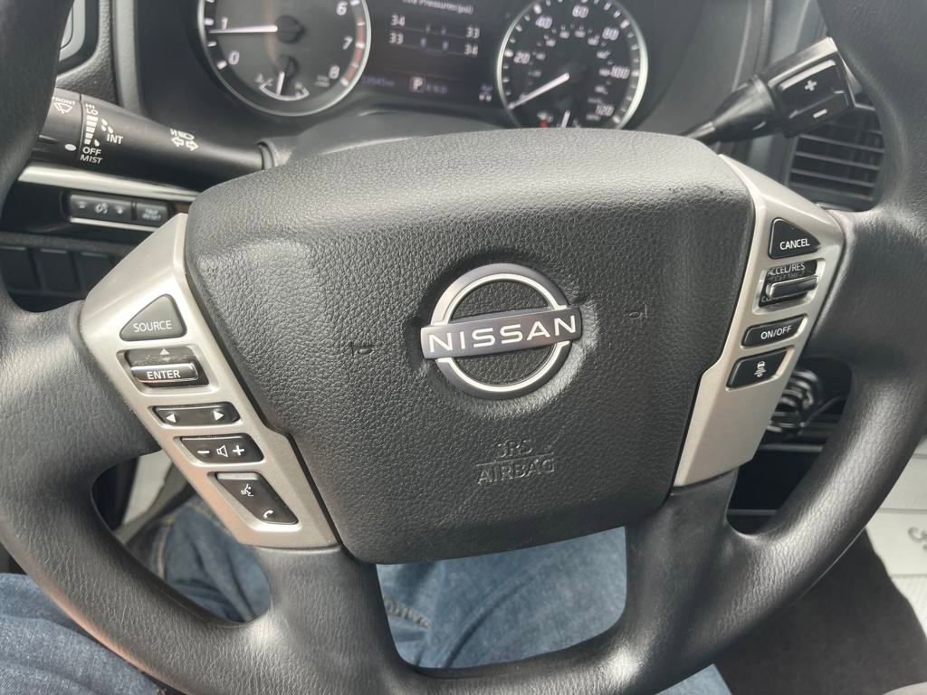 Used 2023 Nissan Titan SV image 10