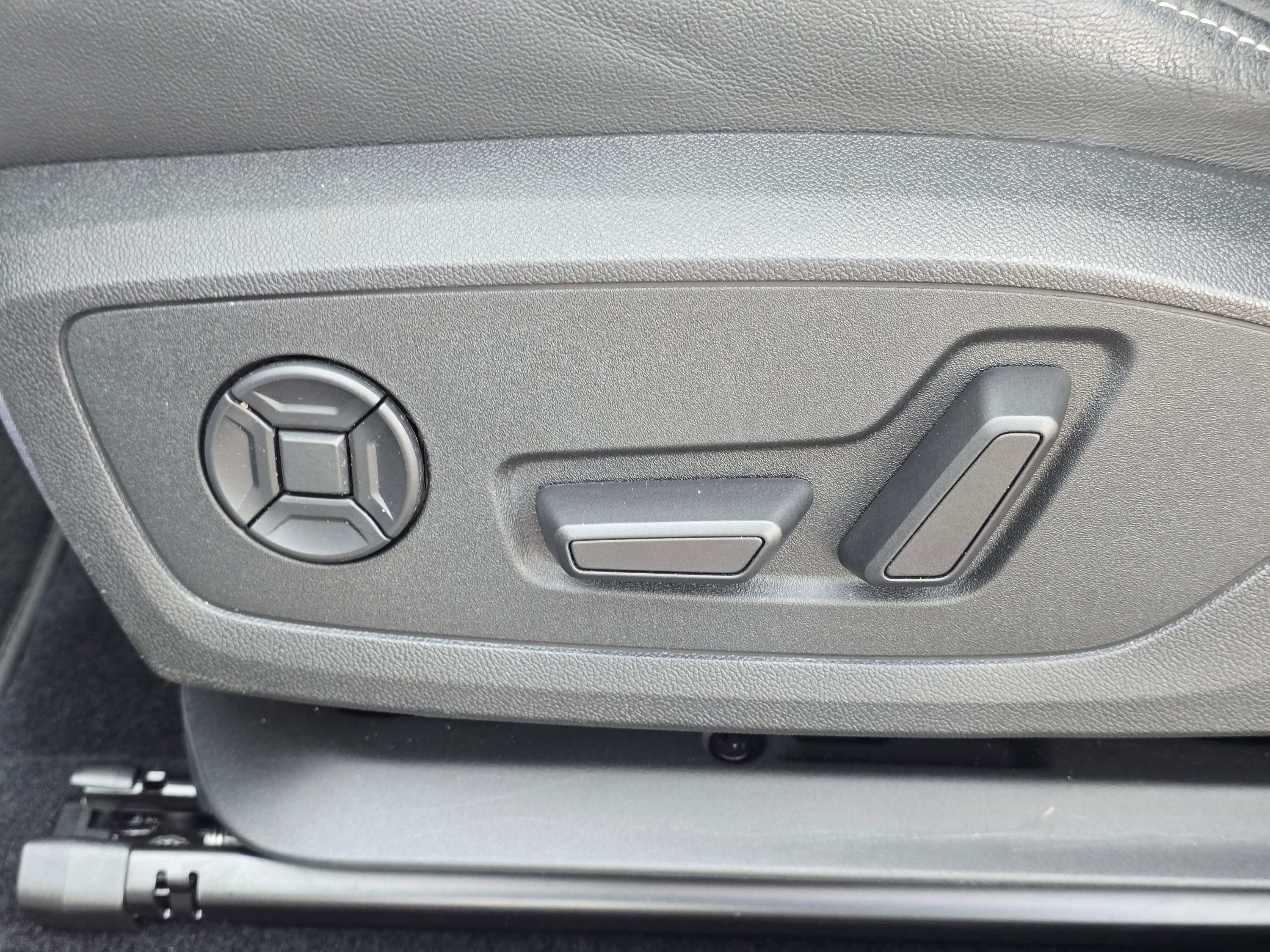 Used 2023 Audi Q4 e-tron Premium Plus w/ Premium Plus AWD/4WD image 40