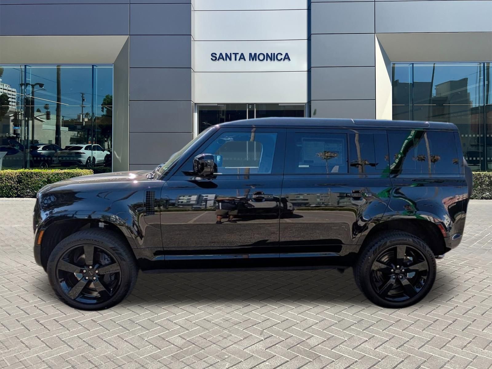 New 2026 Land Rover Defender 110 X-Dynamic SE AWD/4WD image 2