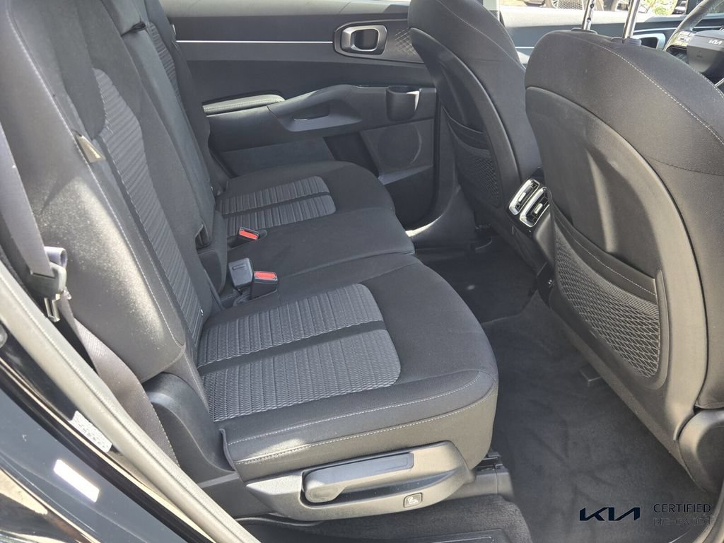 Certified 2026 Kia Sorento LX FWD image 16