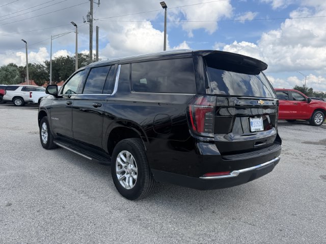 Used 2025 Chevrolet Suburban LT RWD image 7