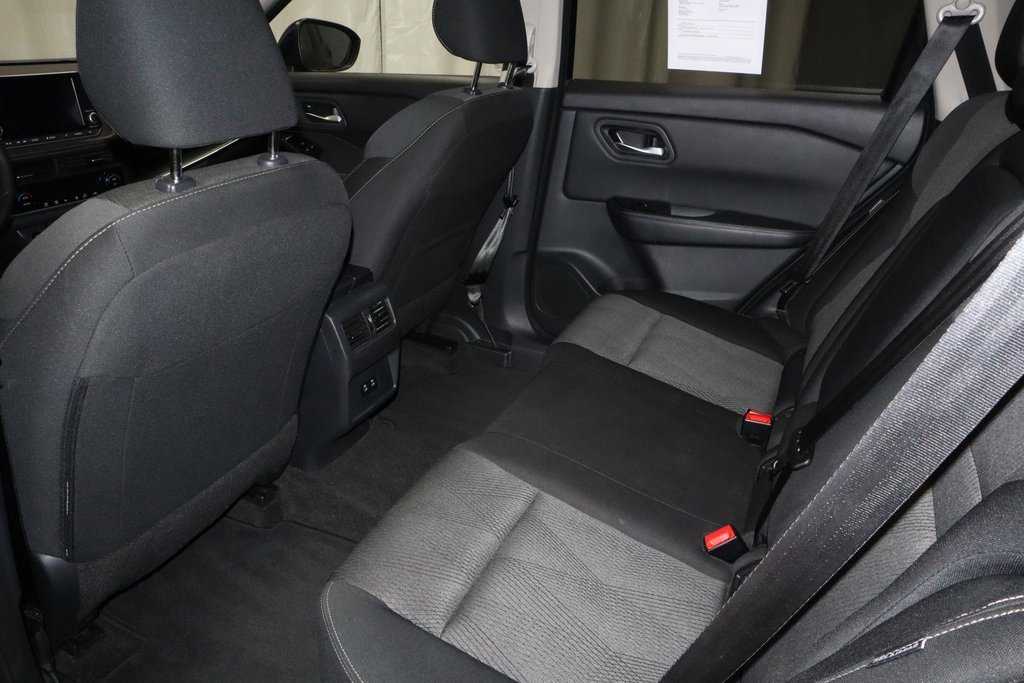 Certified 2025 Nissan Rogue SV image 22