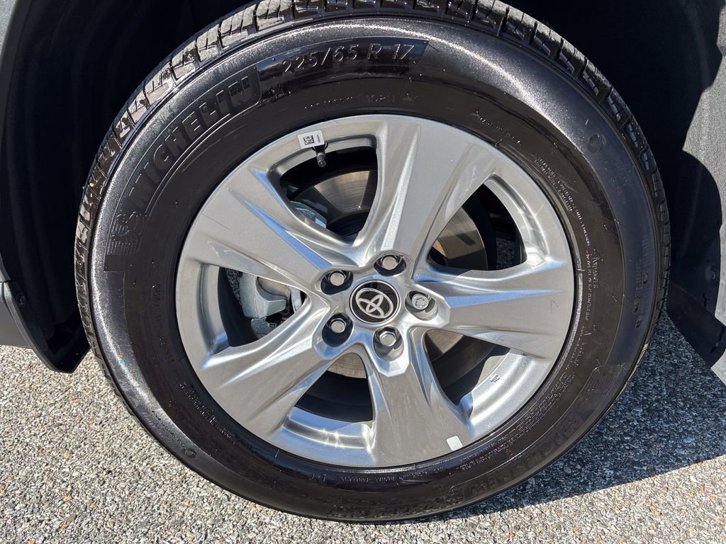 Certified 2025 Toyota RAV4 LE AWD/4WD image 17
