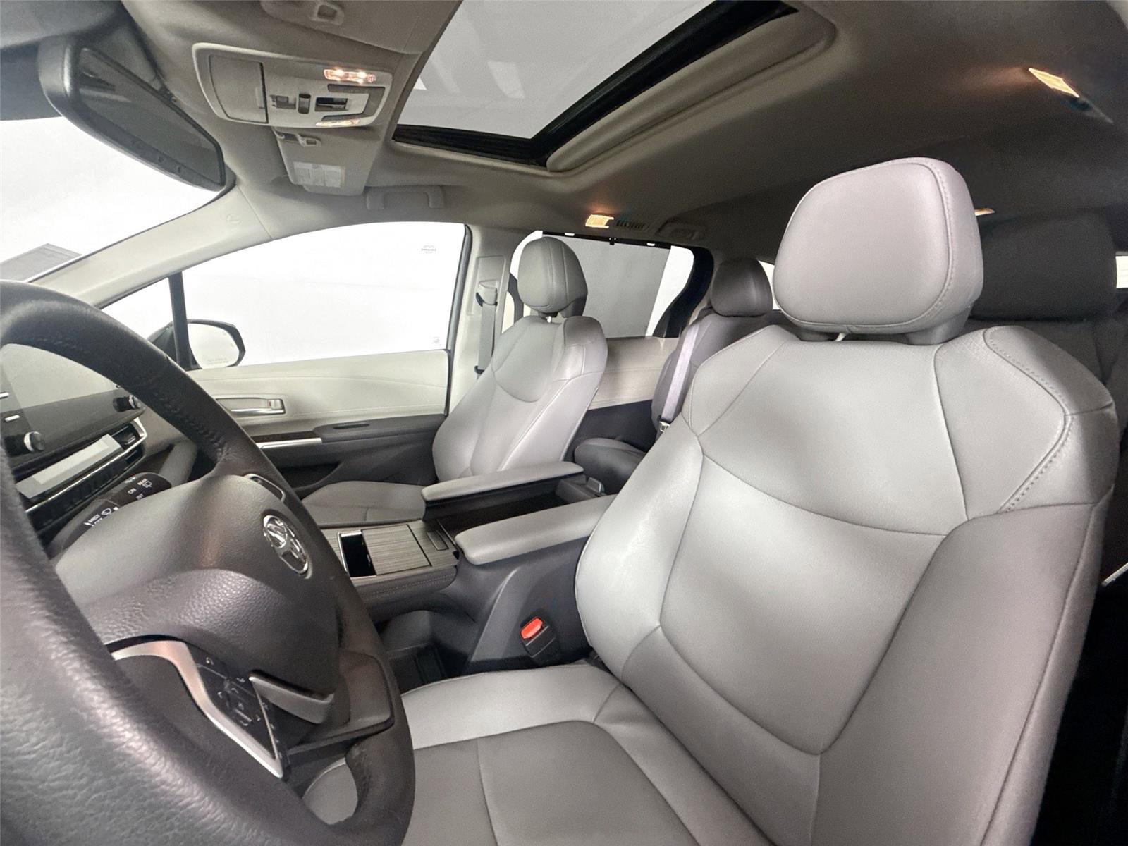 Certified 2023 Toyota Sienna XLE image 15