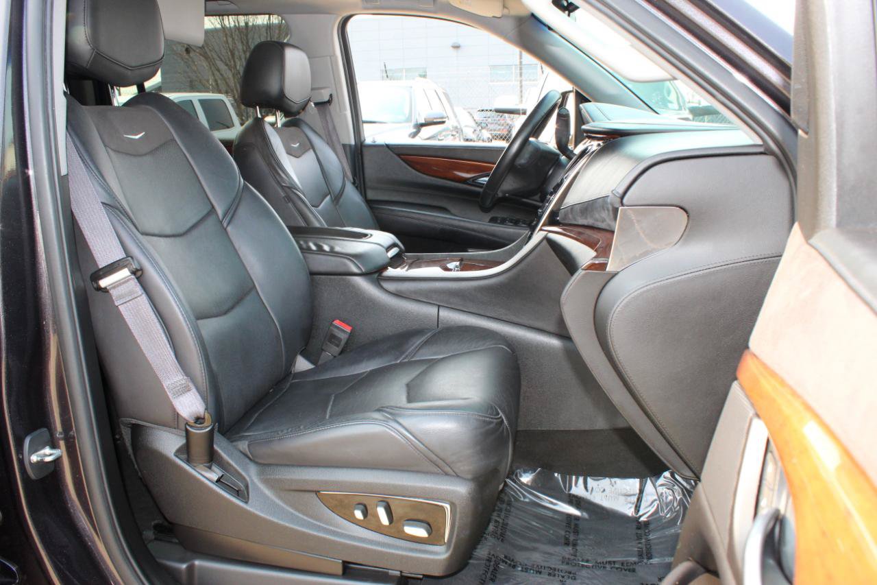 Used 2016 Cadillac Escalade ESV Luxury AWD/4WD image 27