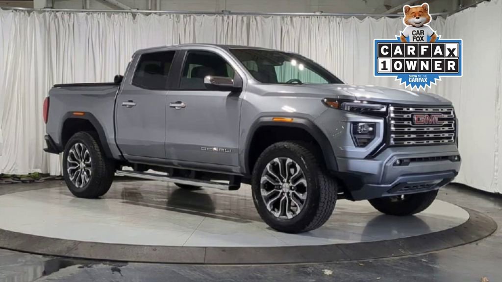 Used 2023 GMC Canyon Denali image 2