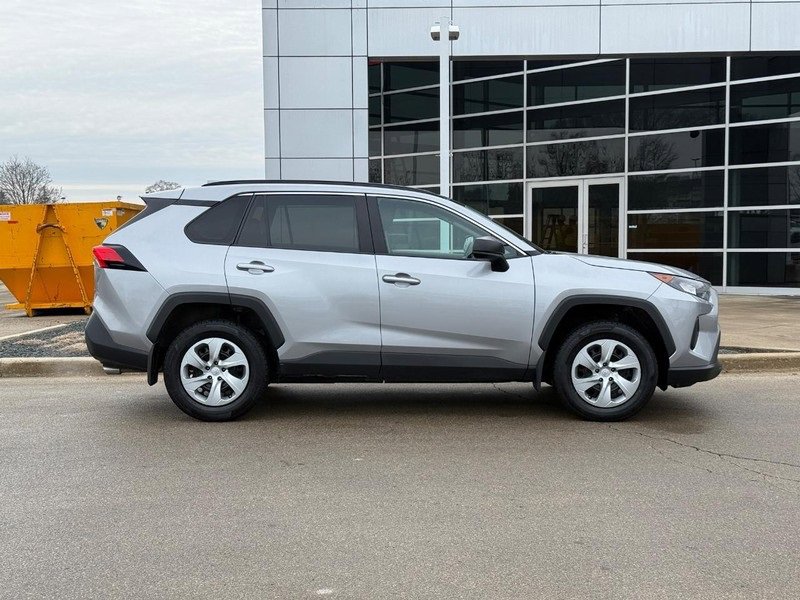 Used 2021 Toyota RAV4 LE image 2