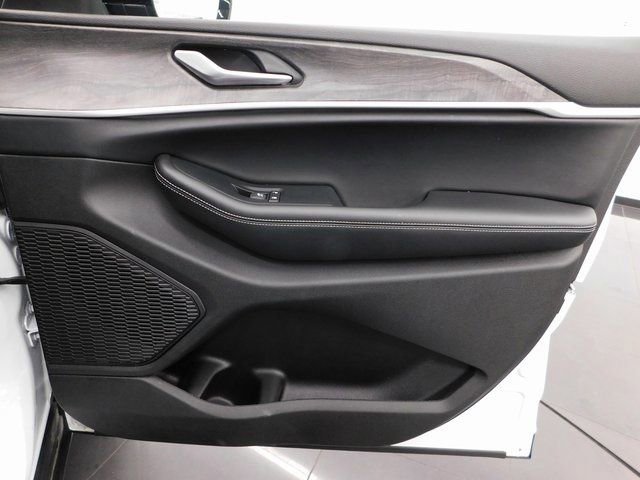 Used 2024 Jeep Grand Cherokee L Limited w/ Luxury Tech Group II image 31