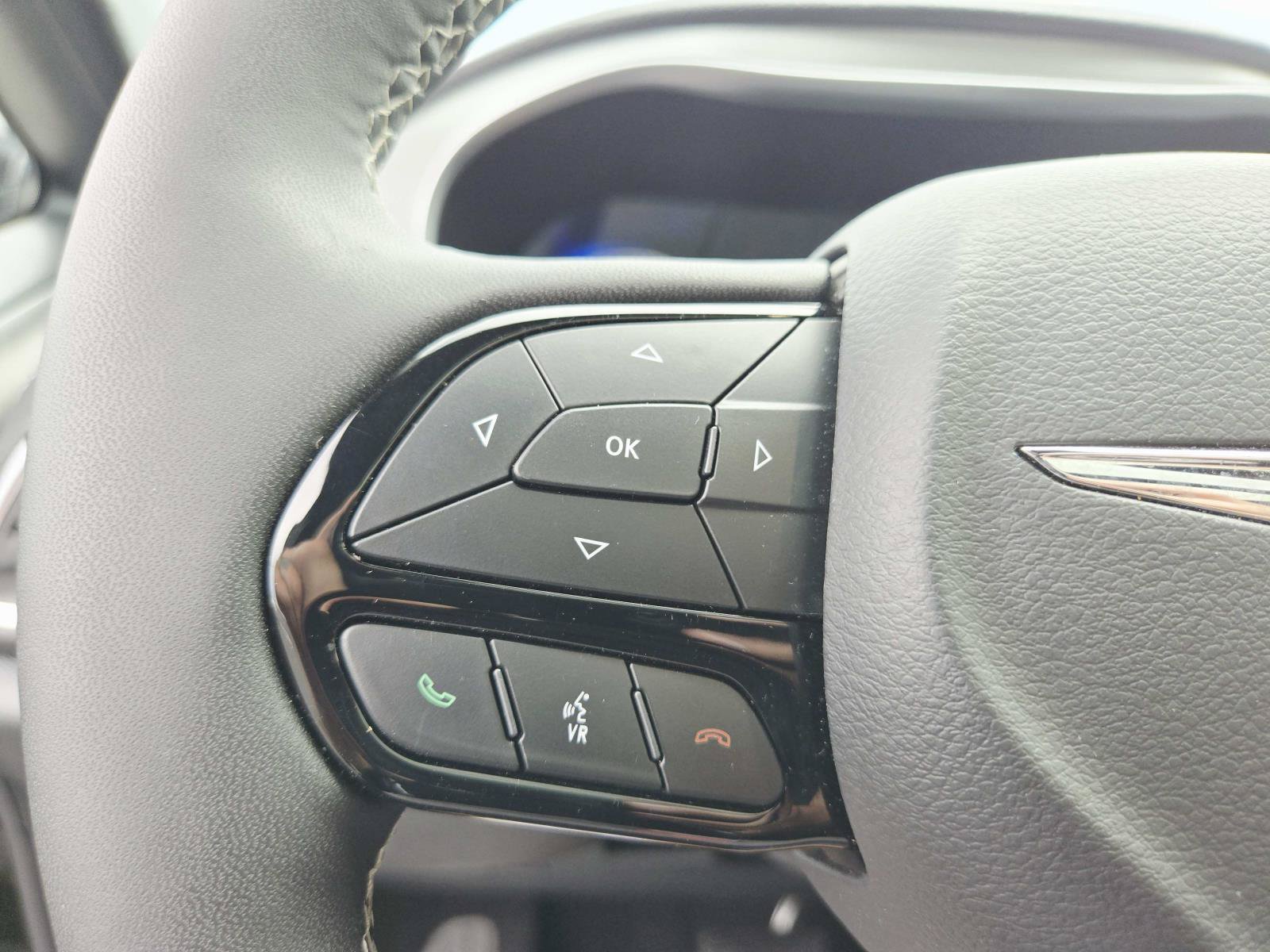 Used 2024 Chrysler Pacifica Limited w/ S Appearance Package FWD image 23