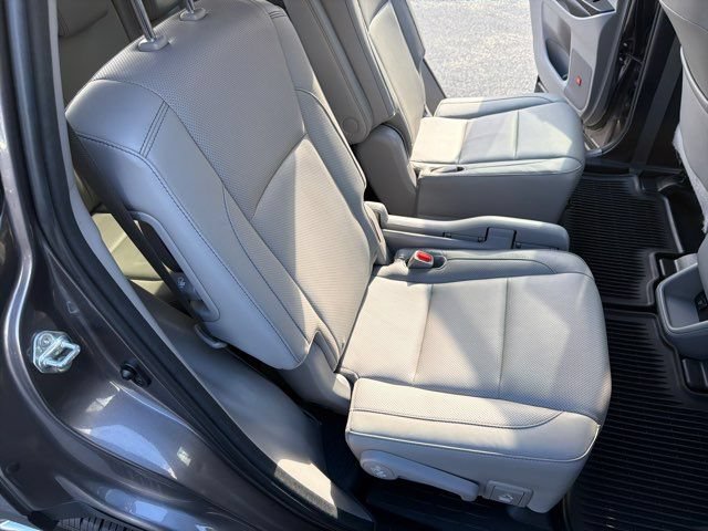 Used 2015 Toyota Highlander Limited Platinum AWD/4WD image 26