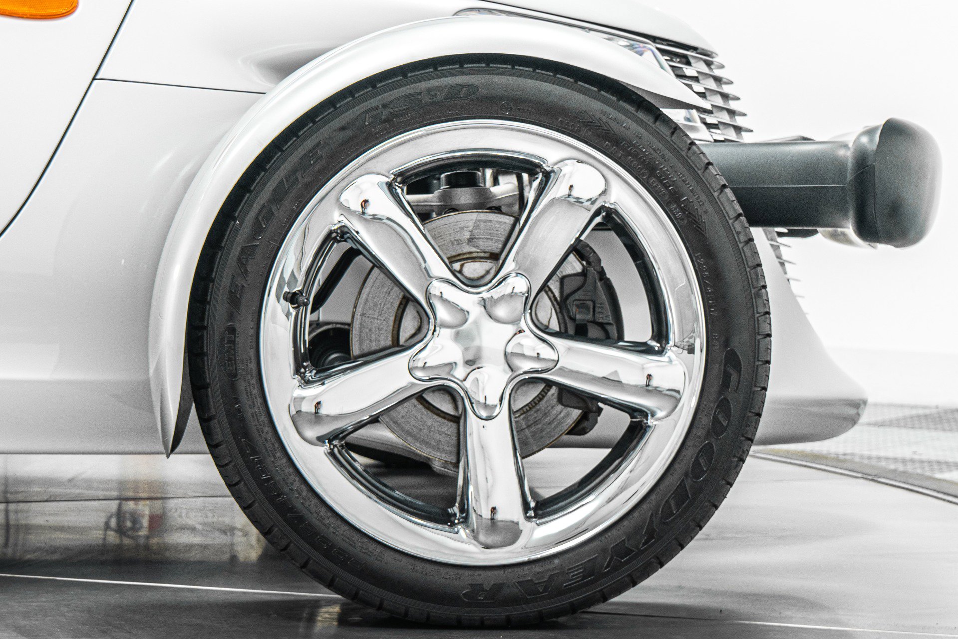 Used 2000 Plymouth Prowler image 40