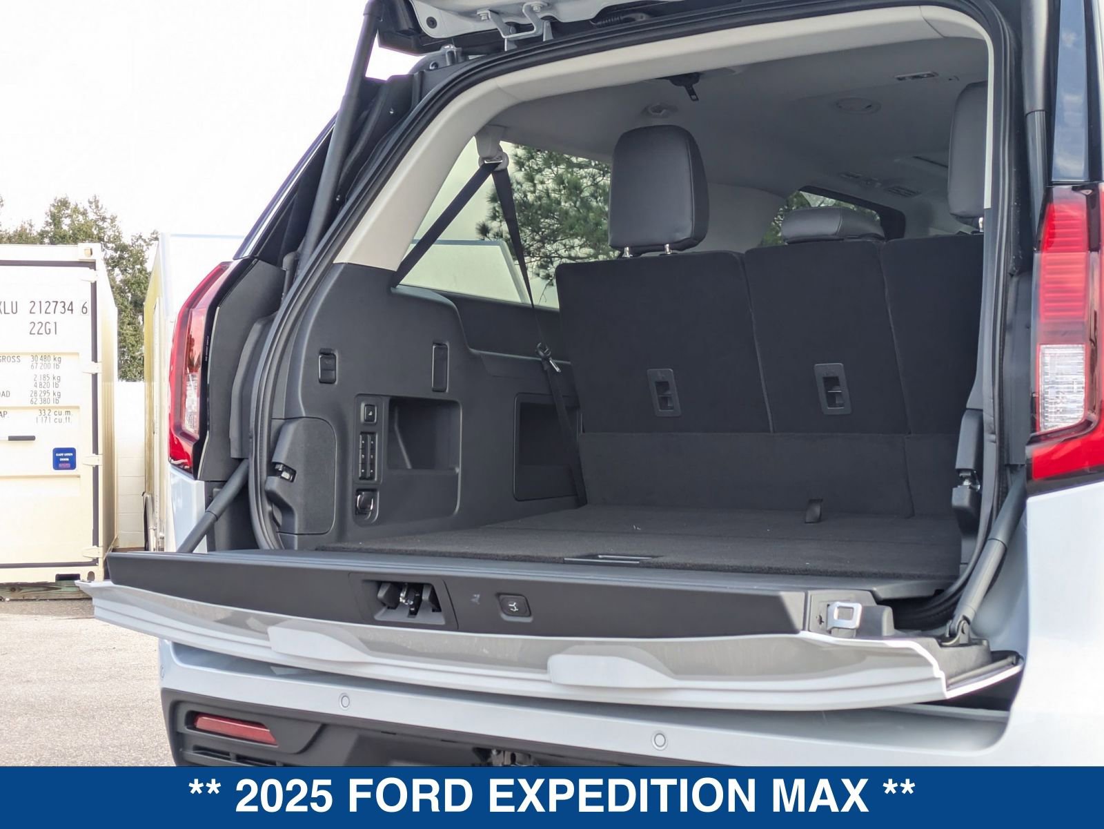 New 2025 Ford Expedition Max Active RWD image 16