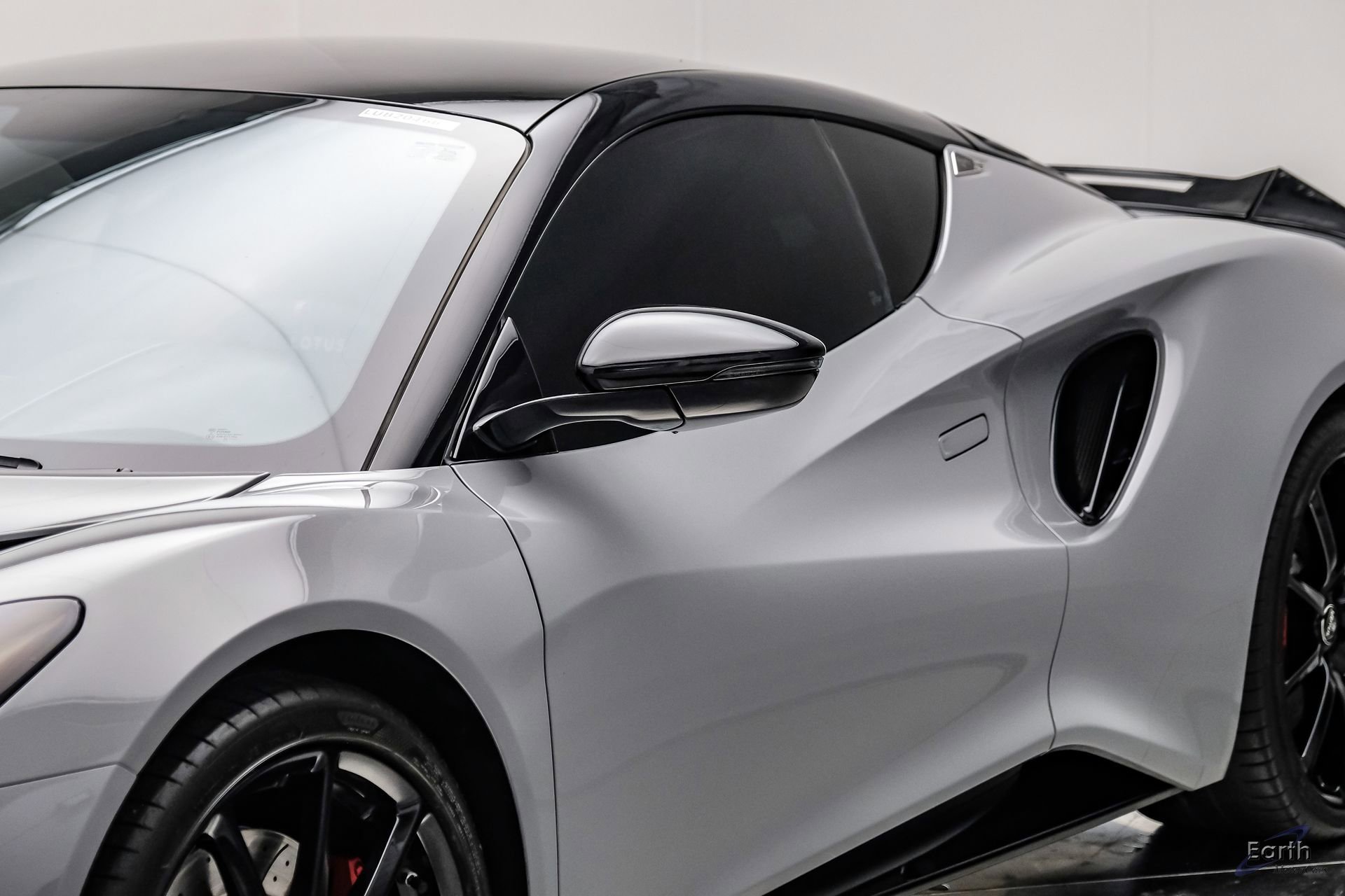Used 2025 Lotus Emira RWD image 33