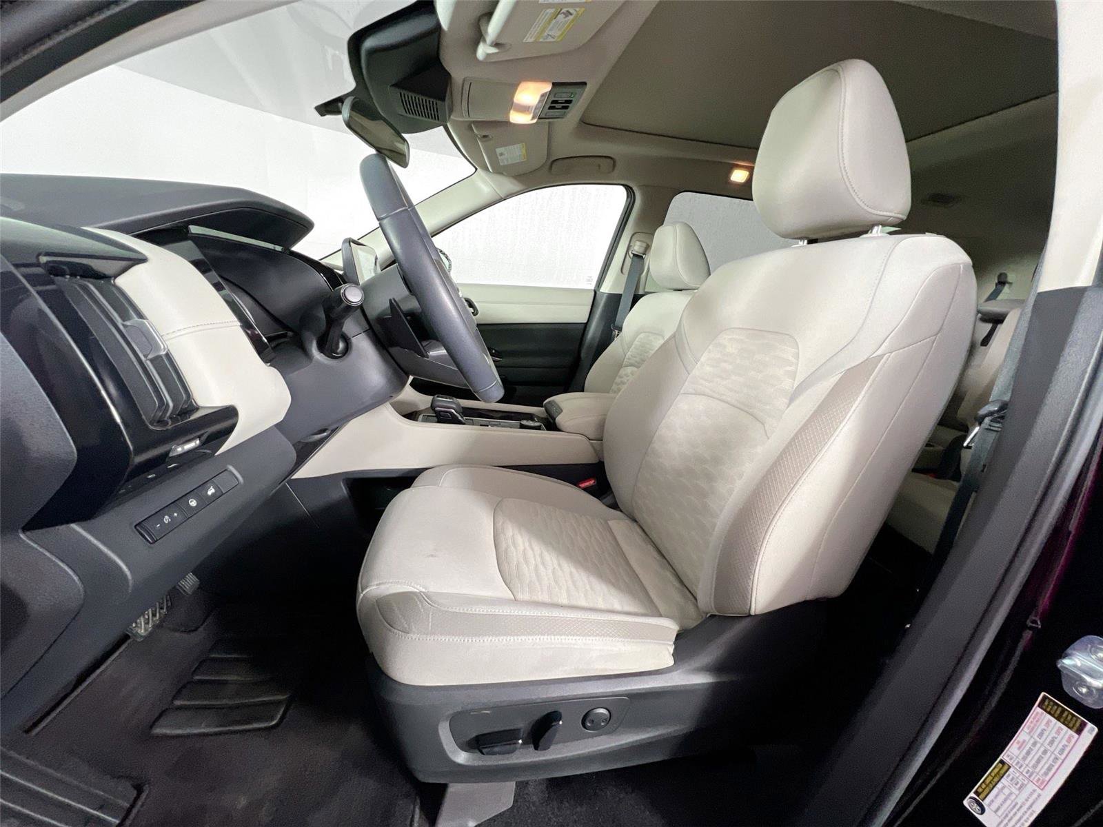 Used 2022 Nissan Pathfinder SV w/ SV Premium Package image 20