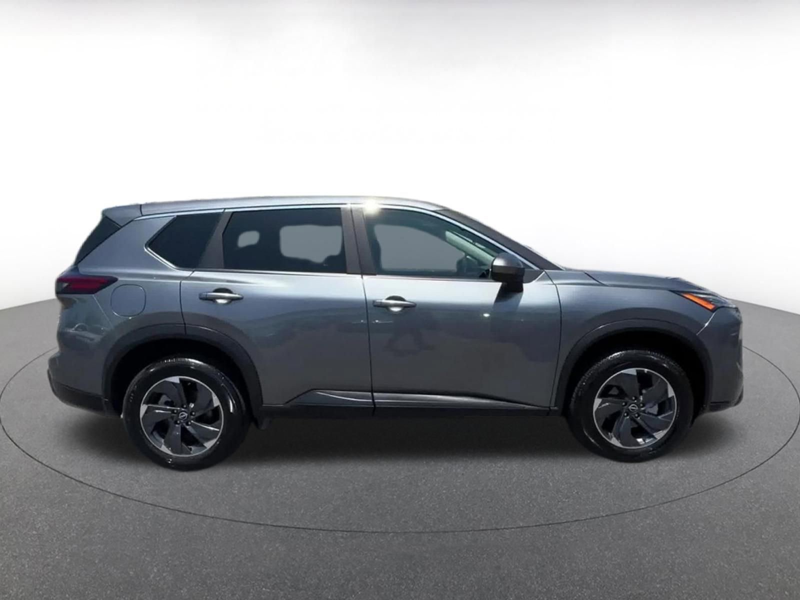 Used 2025 Nissan Rogue SV FWD image 16