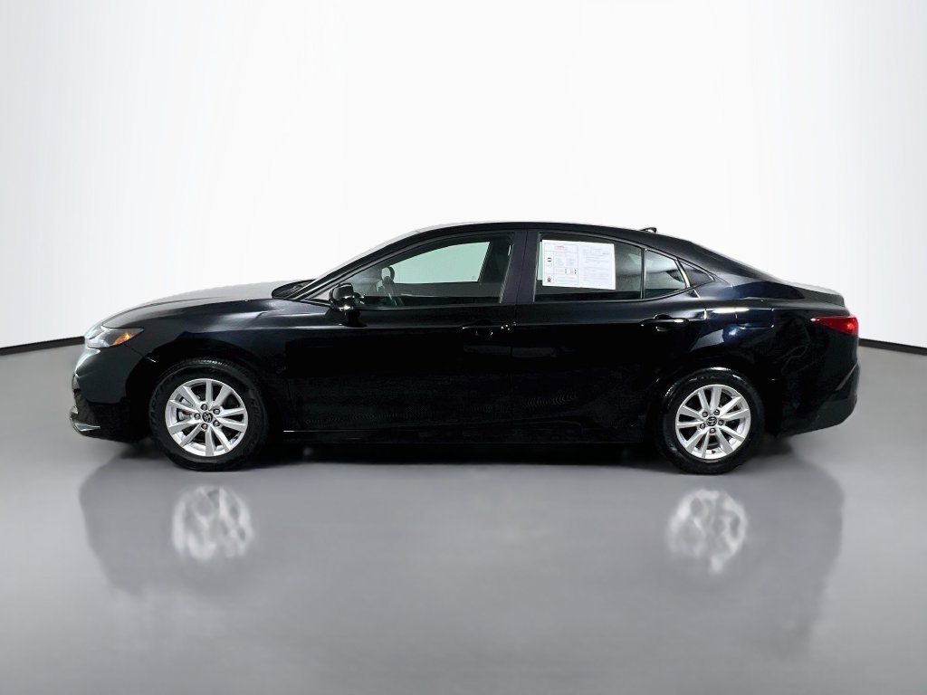 Used 2025 Toyota Camry LE FWD image 5