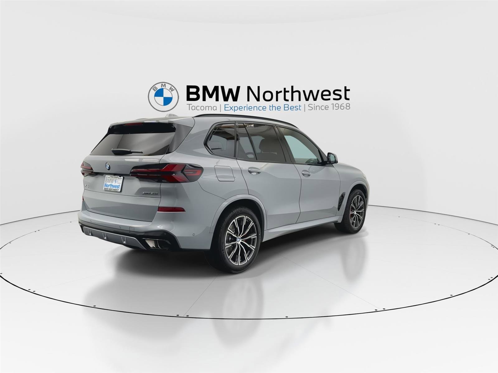New 2026 BMW X5 xDrive40i w/ M Sport Package image 3
