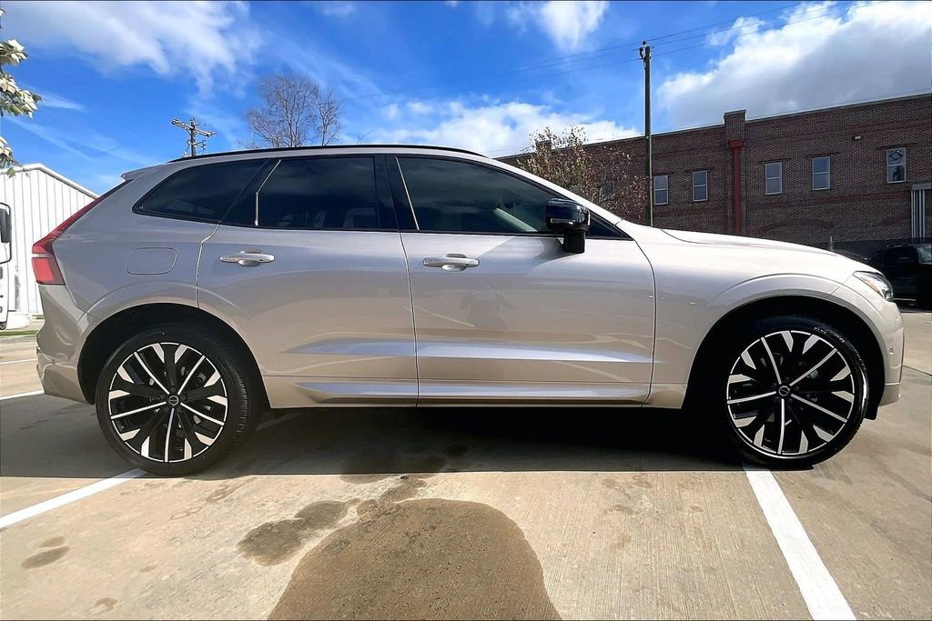 New 2026 Volvo XC60 B5 Ultra w/ Protection Package Premier AWD/4WD image 14