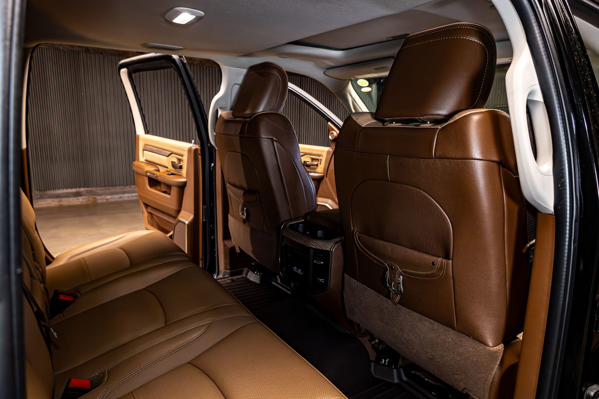 Used 2024 RAM 3500 Limited w/ Towing Technology Group image 24