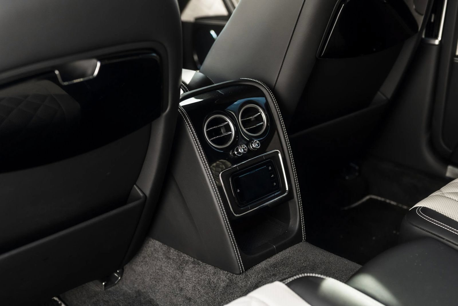 Used 2017 Bentley Flying Spur S V8 AWD/4WD image 36