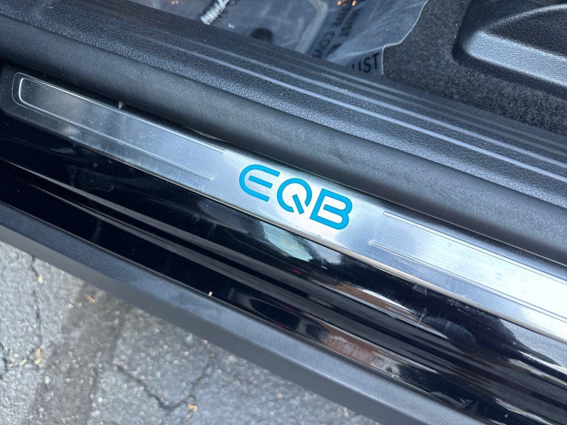 Used 2023 Mercedes-Benz EQB 300 4MATIC image 36