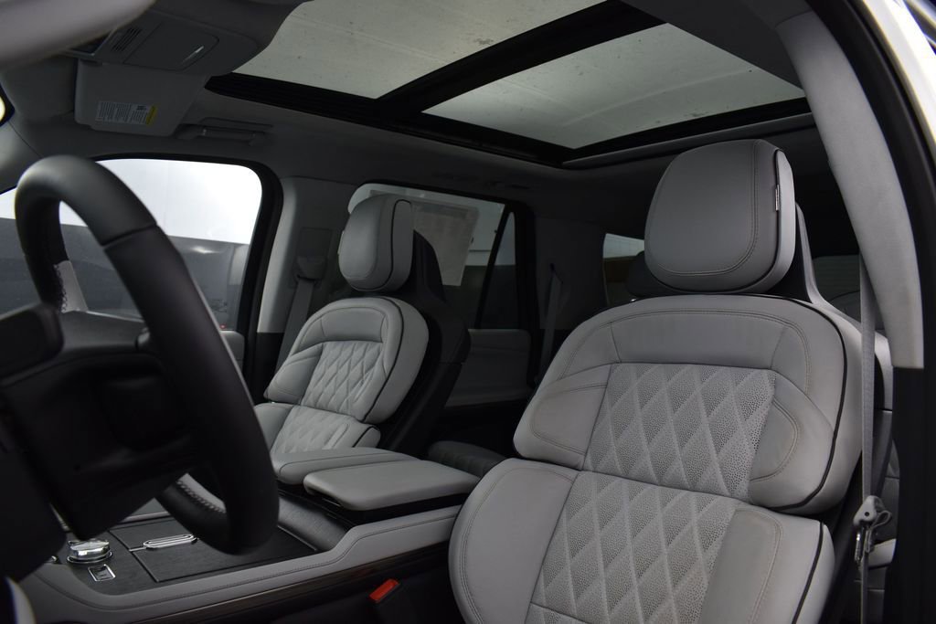 New 2026 Lincoln Navigator L Black Label w/ Black Label Special Edition AWD/4WD image 19