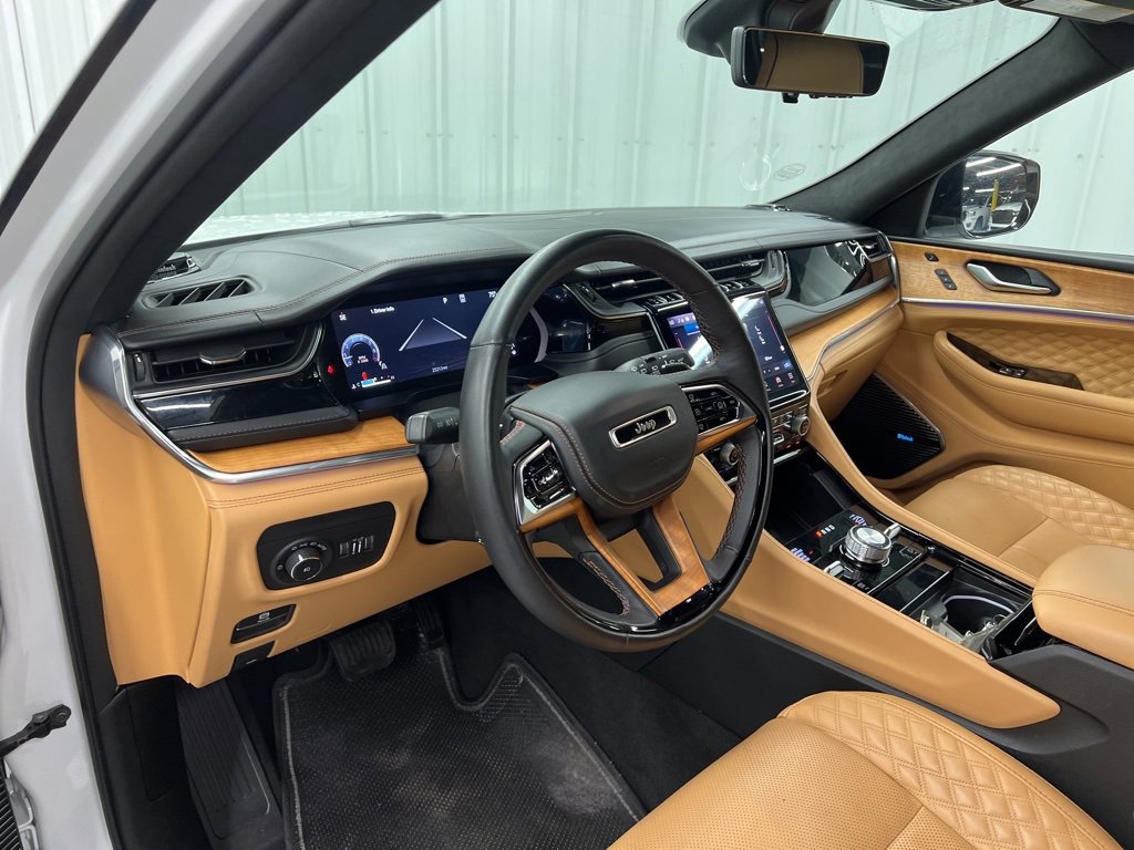 Used 2023 Jeep Grand Cherokee Summit image 16