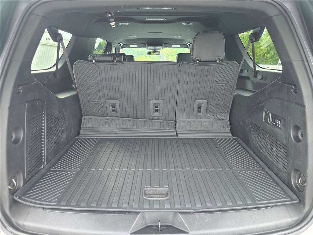 Used 2022 Chevrolet Suburban LT w/ Luxury Package RWD image 24