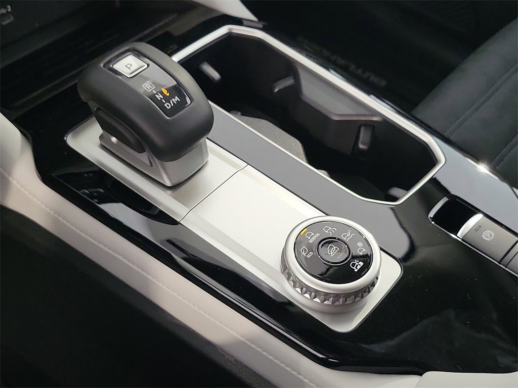New 2025 Mitsubishi Outlander SE image 24