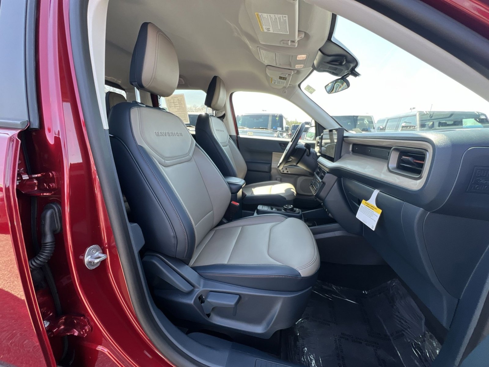 Certified 2025 Ford Maverick Lariat w/ 4K Tow Package image 26