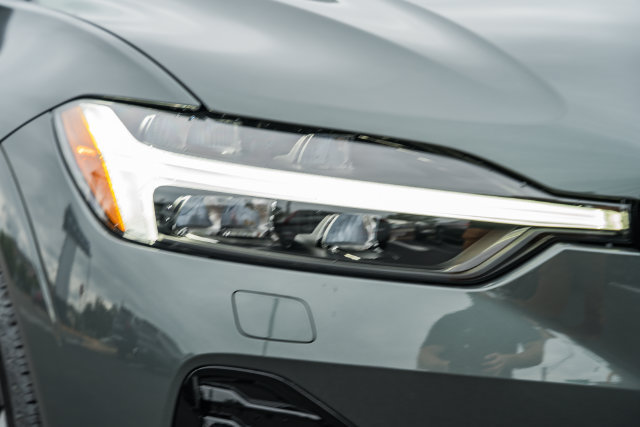New 2027 Volvo XC60 B5 Plus AWD/4WD image 8