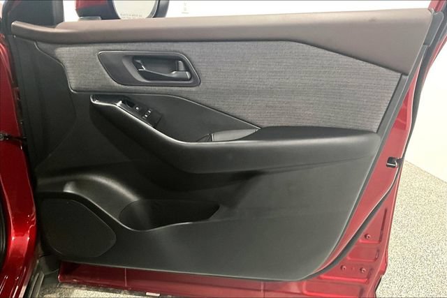 Used 2023 Nissan Rogue S AWD/4WD image 35