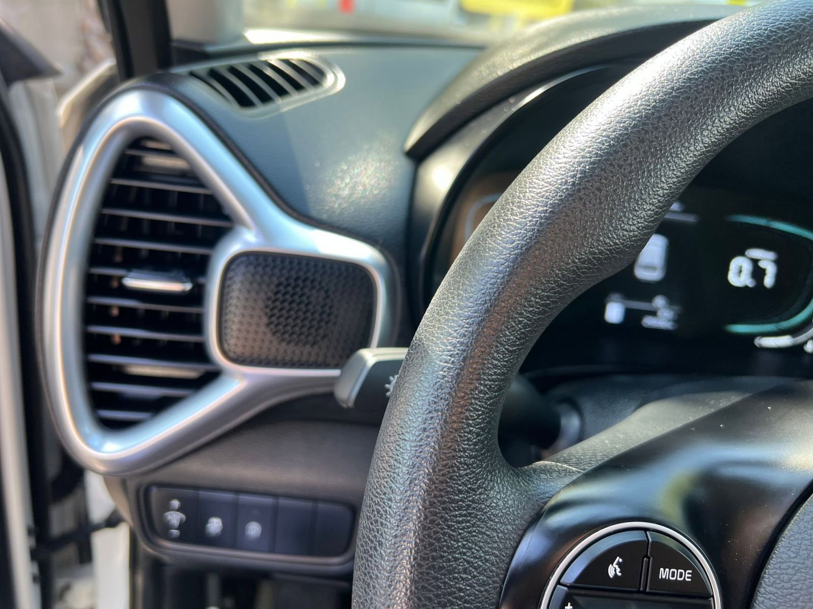 Used 2025 Kia Soul LX w/ LX Technology Package image 32