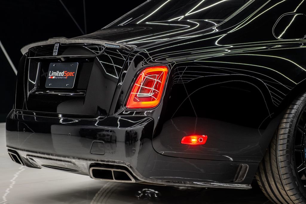 Used 2025 Rolls-Royce Phantom Sedan RWD image 18