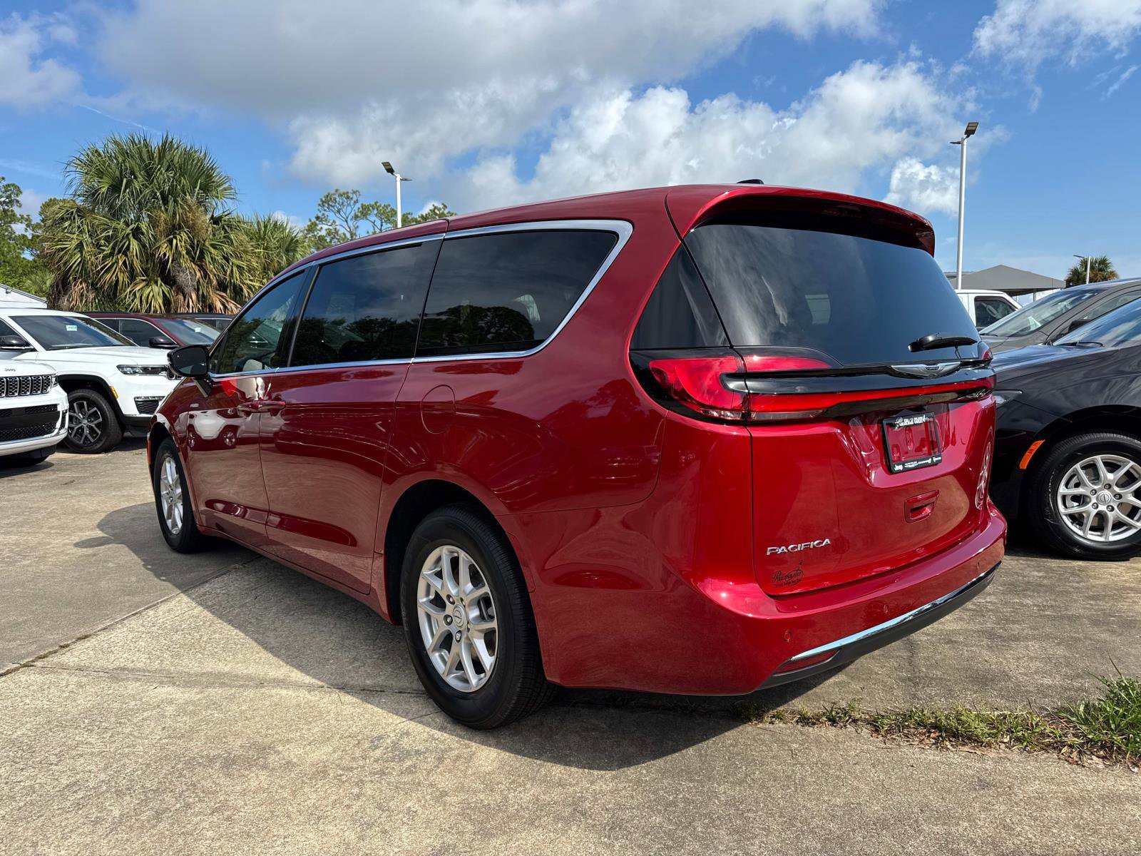 New 2026 Chrysler Pacifica Select image 5