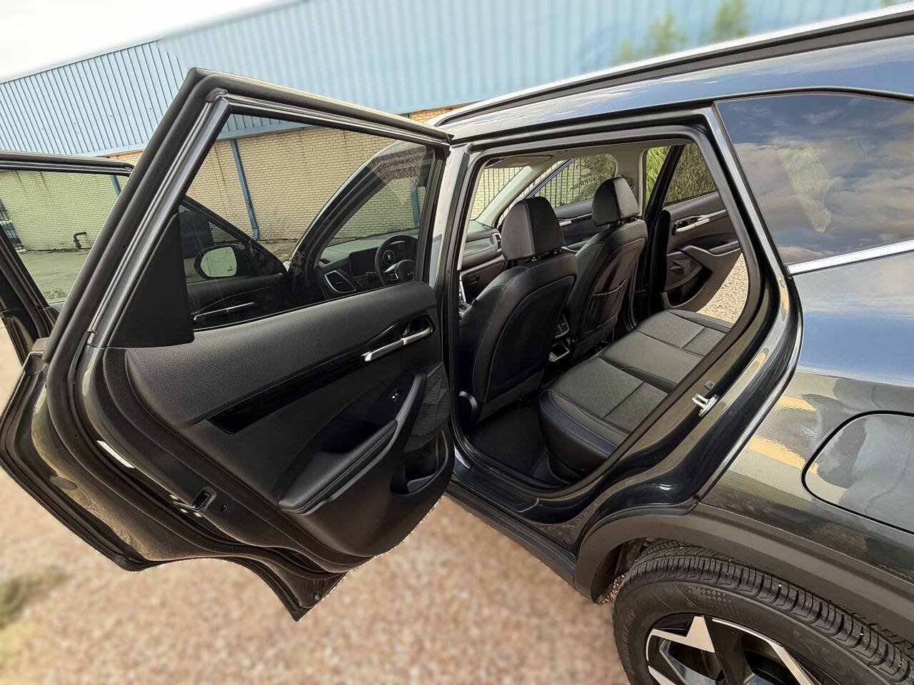 Used 2025 Kia Seltos EX FWD image 25