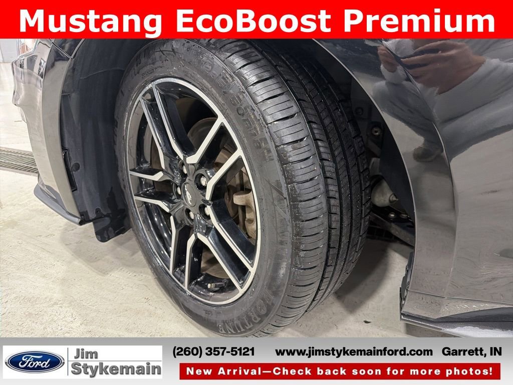 Used 2020 Ford Mustang Premium RWD image 3