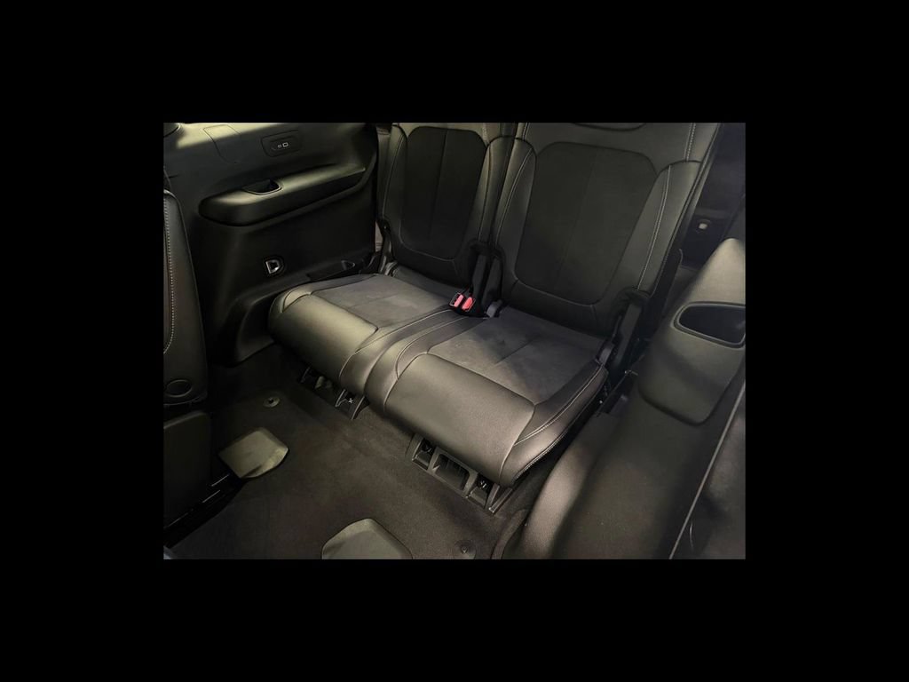Used 2024 Jeep Grand Cherokee L Laredo AWD/4WD image 25