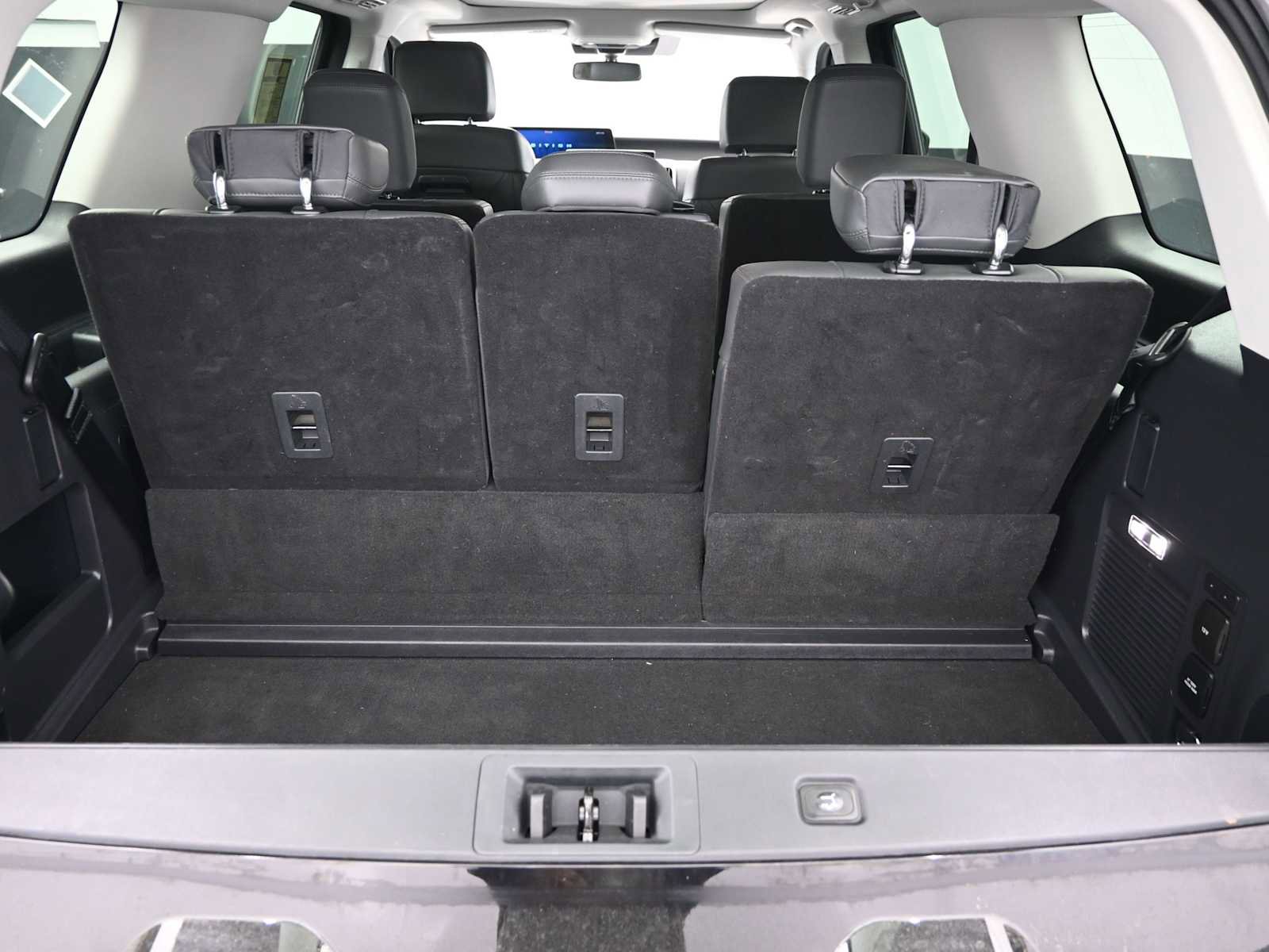 Used 2025 Ford Expedition Active AWD/4WD image 10