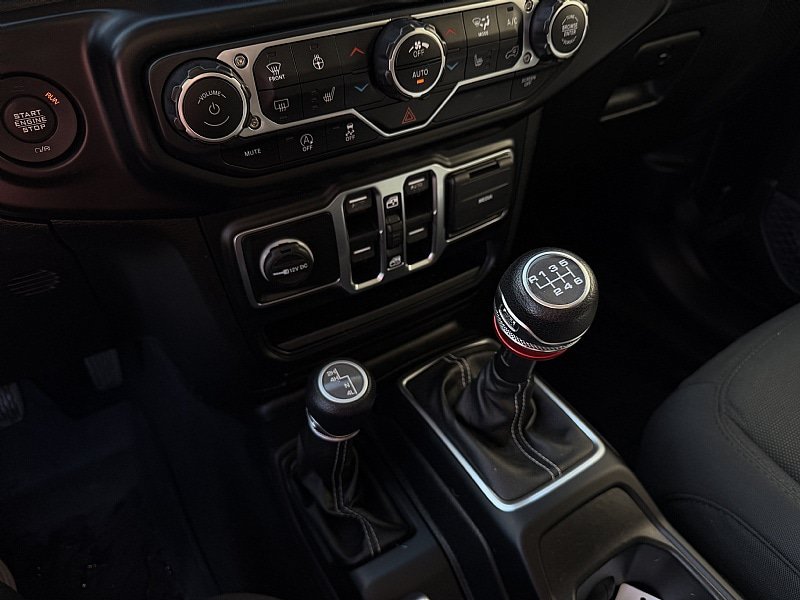 Used 2019 Jeep Wrangler Unlimited Sahara w/ LED Lighting Group AWD/4WD image 18