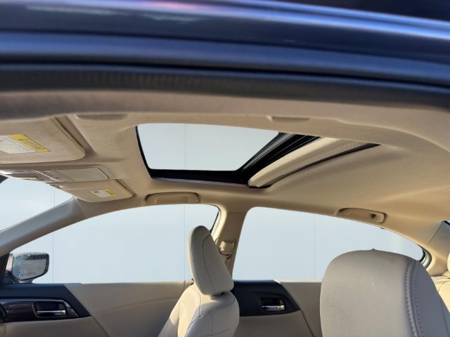 Used 2017 Honda Accord Touring image 10